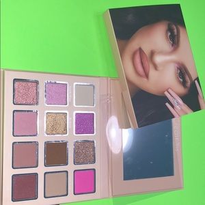 Make up pallete not into the colors